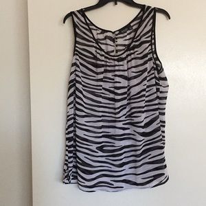 Stripped white and black tunic